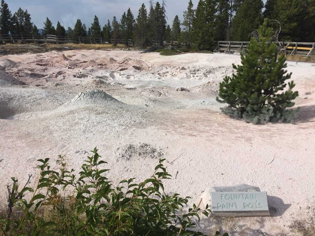 yellowstone-fountain-paint-pots.jpg
